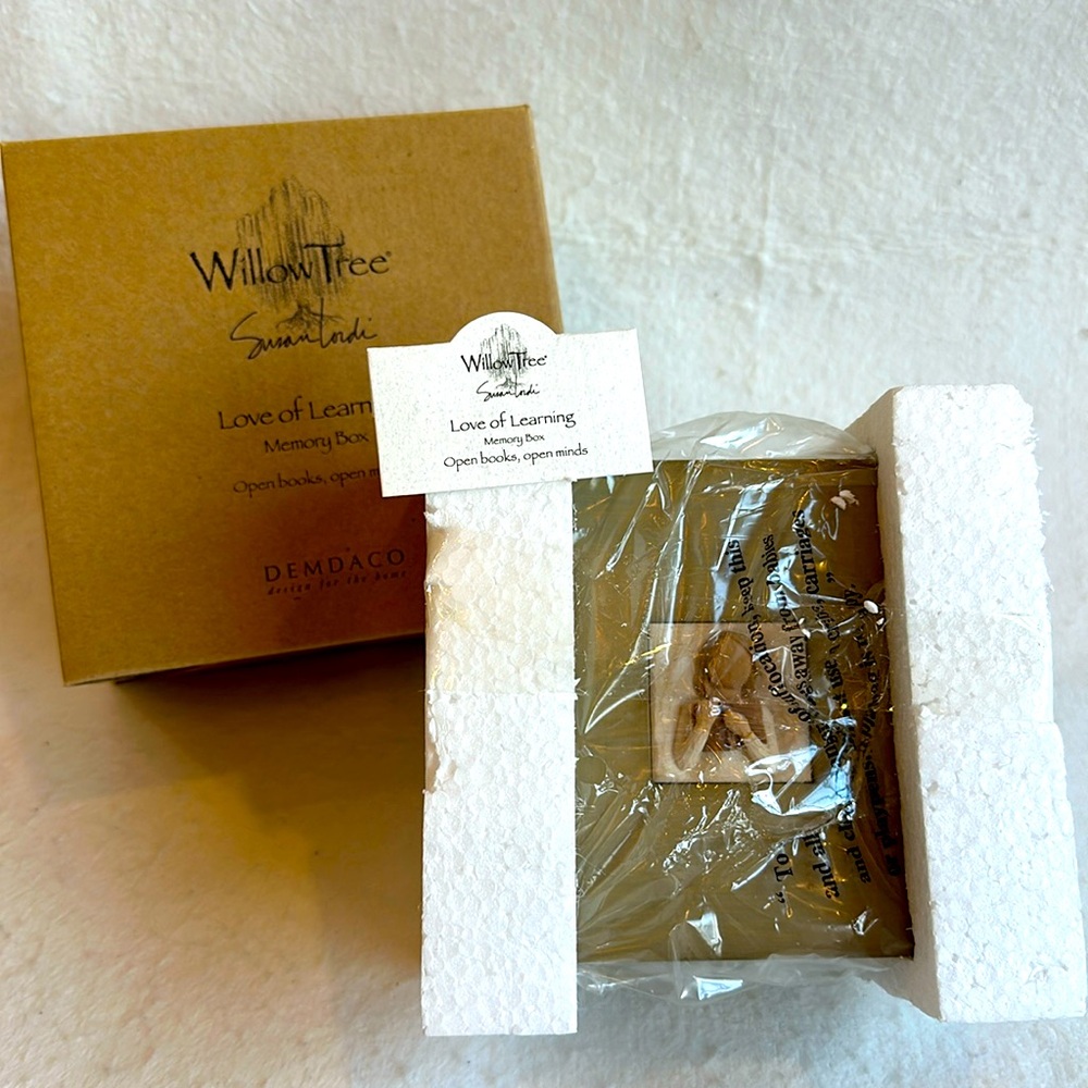 New (in the box) Willow Tree Love of Learning Memory Box,  Demdaco